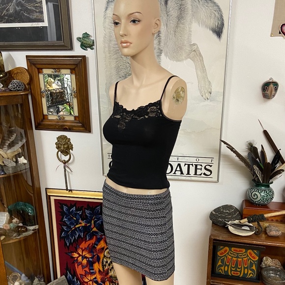 Horizontal Patterned Body-con Mini Skirt - Picture 3 of 10